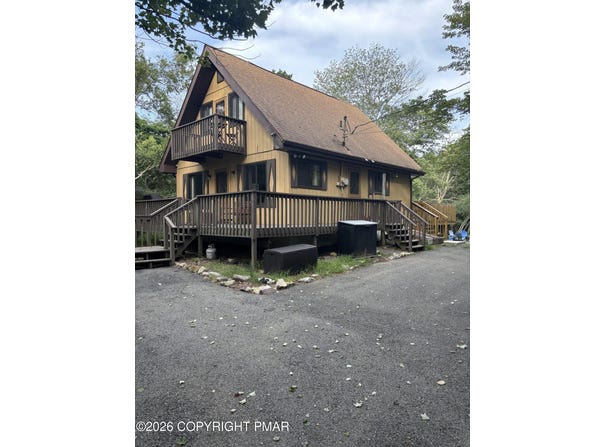 278 Cedar Drive, Long Pond, PA 18334