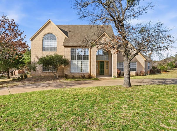 2829 Bent Oaks Drive, Burleson, TX 76028