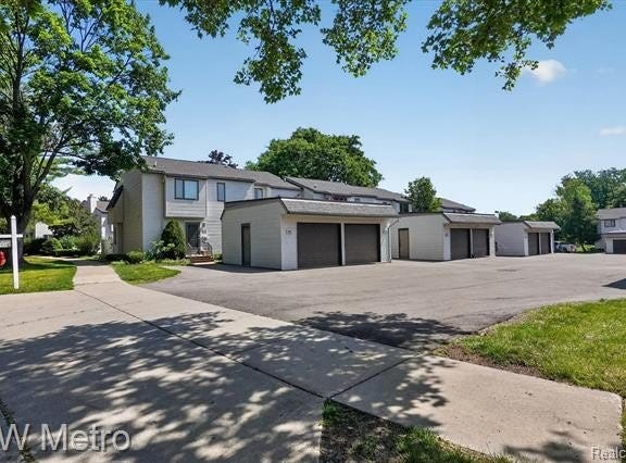 1420 Roxburgh Avenue, East Lansing, MI 48823