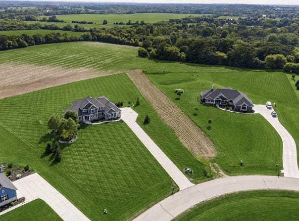 S109W24935 Overlook Dr, Mukwonago, WI 53149