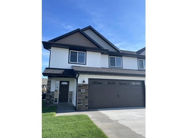 827 Armands Ln, Tiffin, IA 52340
