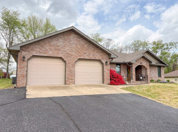 712 Kaitlin Dr, Mountain View, MO 65548
