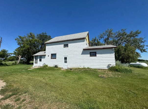 8618 67th St NE, Starkweather, ND 58377