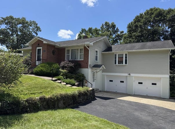 202 Parkwood Dr, BECKLEY, WV 25801
