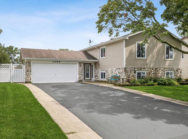 4093 Bayside Drive, Hanover Park, IL 60133
