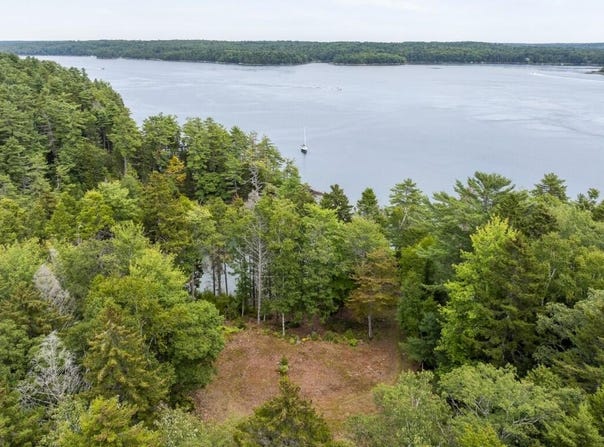 18 Birches Drive, Boothbay, ME 04537