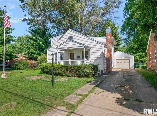 2619 E Keys Avenue, Grandview, IL 62702