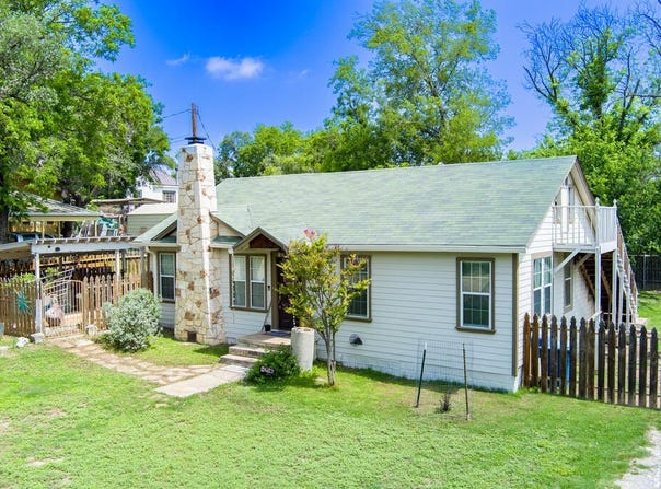 1216 First St, Kerrville, TX 78028