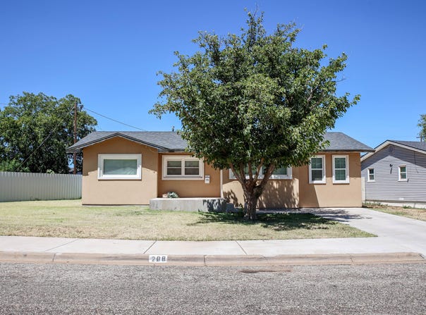 208 Flint Drive, Levelland, TX 79336