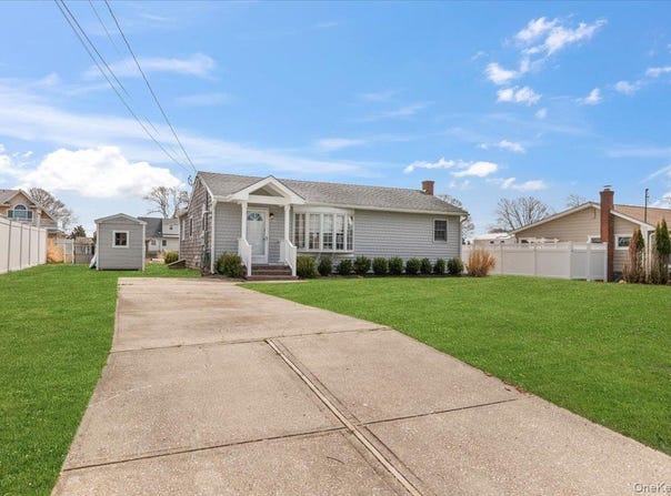 7 Whiting Road, East Quogue, NY 11942