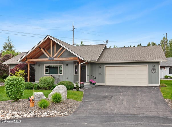 123 Hanson Ct, Dover, ID 83825