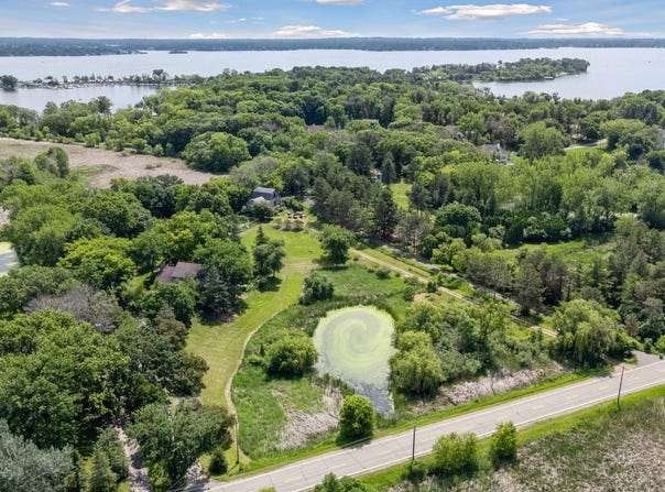 940 S Brown Road, Wayzata, MN 55391