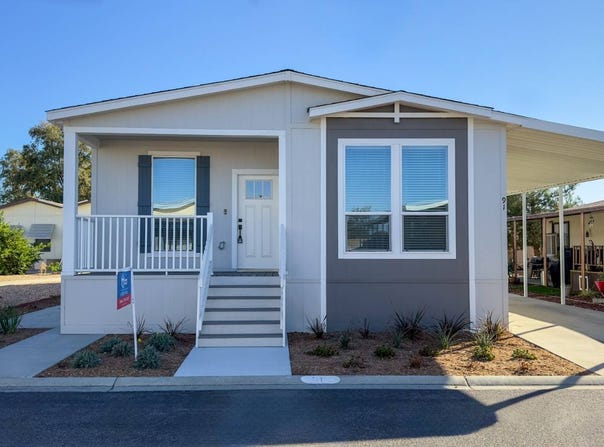 1300 W. MENLO AVE., Hemet, CA 92544