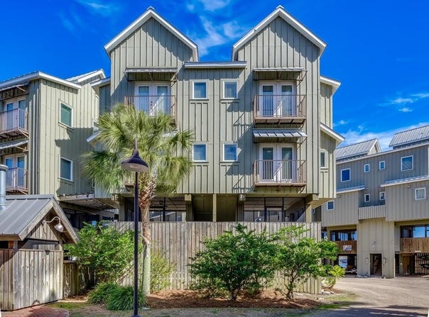 357 Pirates Landing Dr, Carrabelle, FL 32322