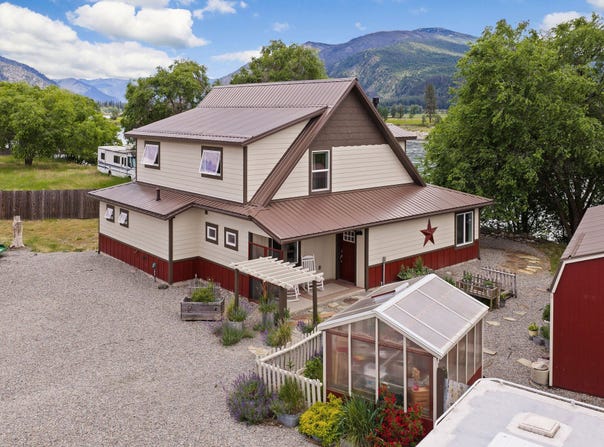 317 E Stanton Street, Plains, MT 59859
