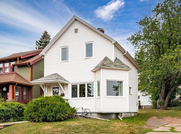 1027 E 9th St, Duluth, MN 55805