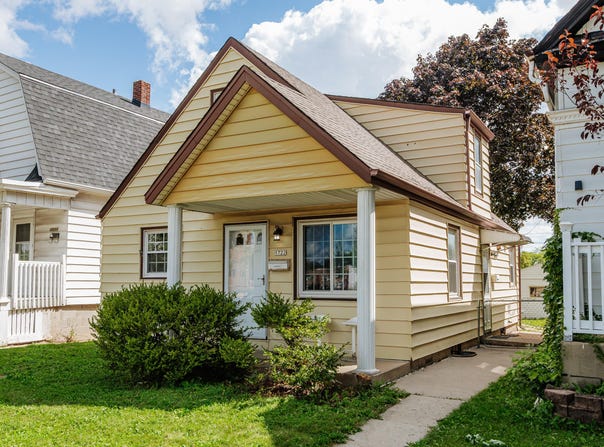 1722 S 76th St, West Allis, WI 53214