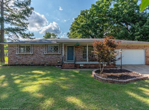 207 Riviera DR, Booneville, AR 72927