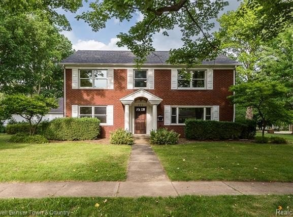 221 S Tompkins Street, Howell, MI 48843