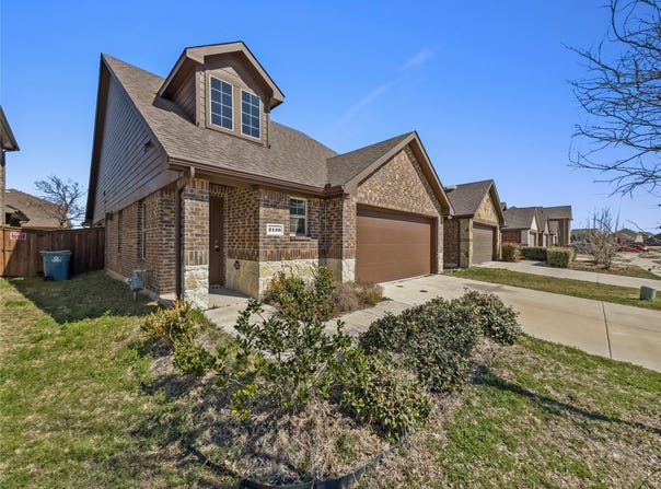 2126 Hobby Drive, Forney, TX 75126
