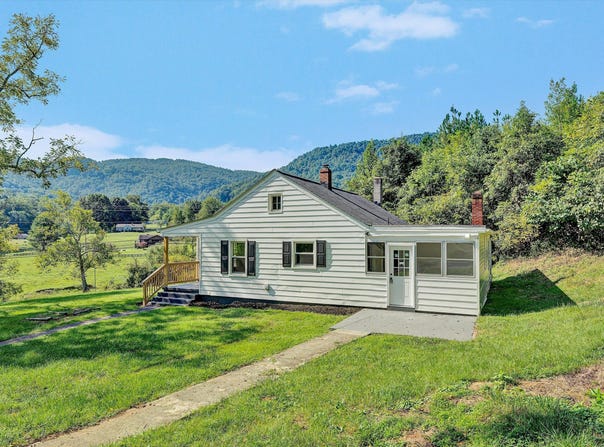 8031 Bent Mountain Rd, Roanoke, VA 24018