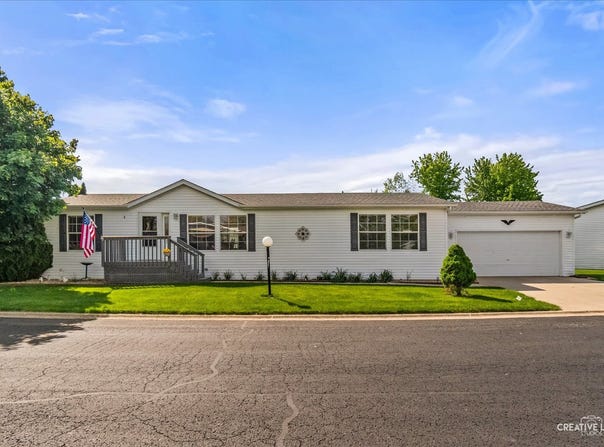611 Bluebird Circle, Sandwich, IL 60548