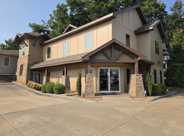 403 S Springfield Avenue, Bolivar, MO 65613