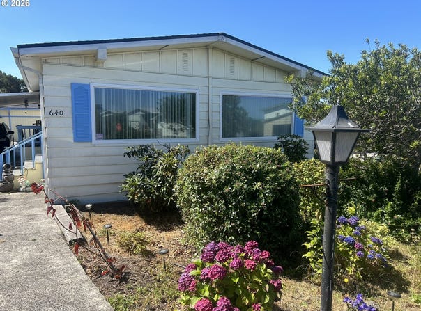 1601 RHODODENDRON Dr, Florence, OR 97439