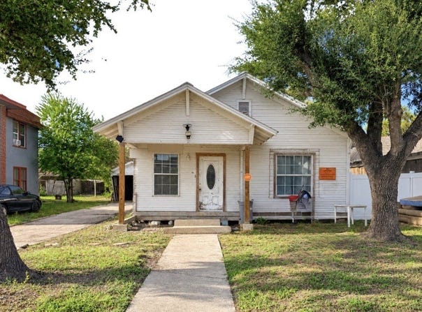 325 E Avenue C, Robstown, TX 78380