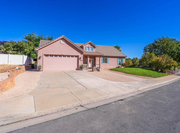 3450 Adobe Dr, Santa Clara, UT 84765