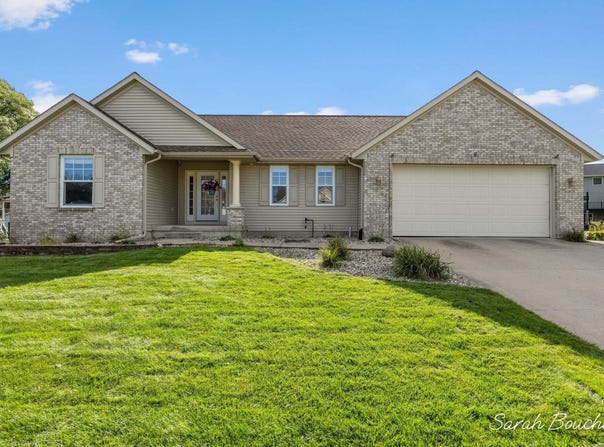 2482 Willow View Drive, Jenison, MI 49428