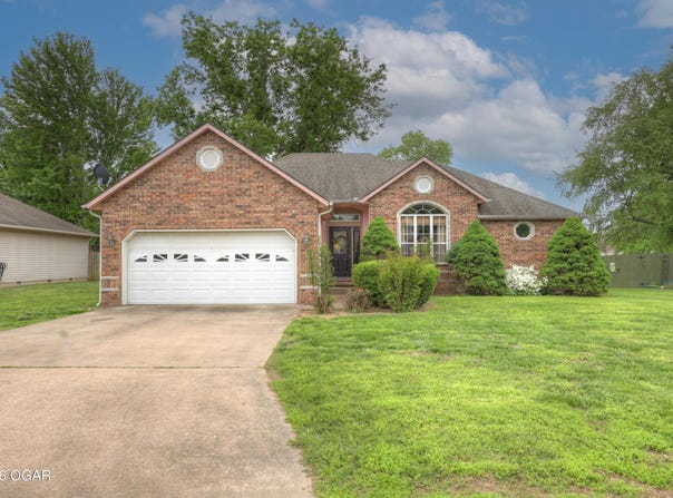104 Briar Meadow, Carl Junction, MO 64834