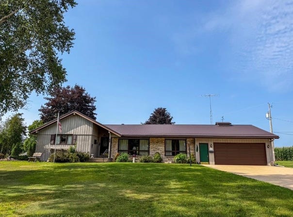 331 ORCHARD Circle, GILLETT, WI 54124-0106