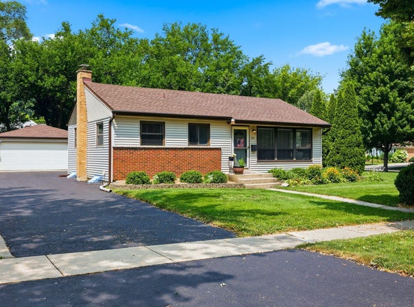 202 Bonnie Brae Avenue, Itasca, IL 60143