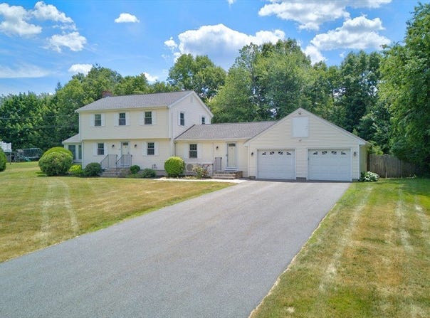 10 Hemlock Rd, Andover, MA 01810