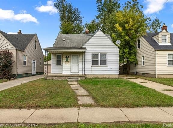 26016 Pennie Street, Dearborn Heights, MI 48125