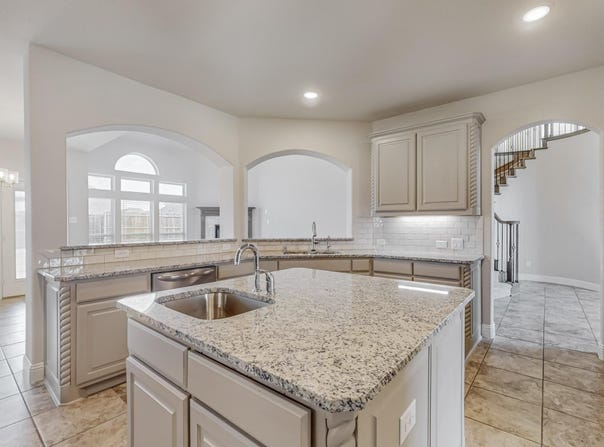 422 Crestview Drive, Midlothian, TX 76065