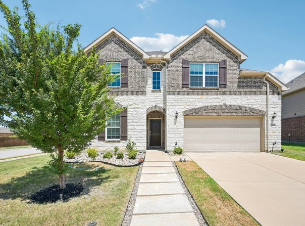 2801 RYDER Lane, Aubrey, TX 76227