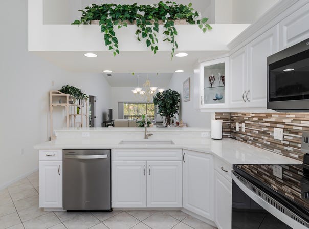 6830 BEACH RESORT Drive, Naples, FL 34114