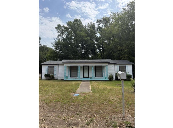 1012 Harmon Dr, Longview, TX 75602