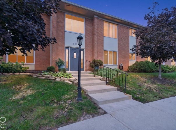 536 E Hunters Drive, Carmel, IN 46032