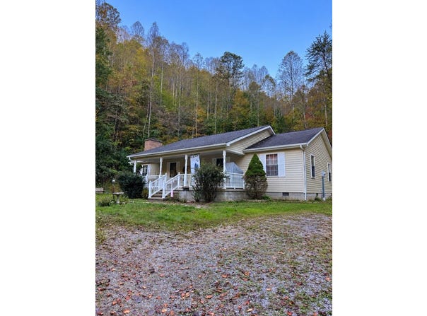 955 Rock Fork Road, Garrett, KY 41630