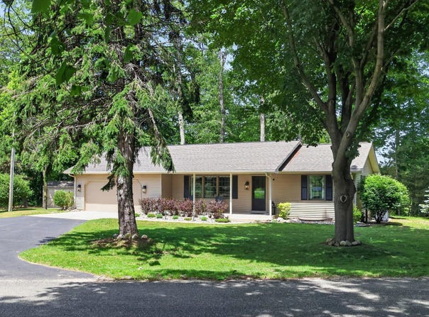70070 2nd Avenue, South Haven, MI 49090