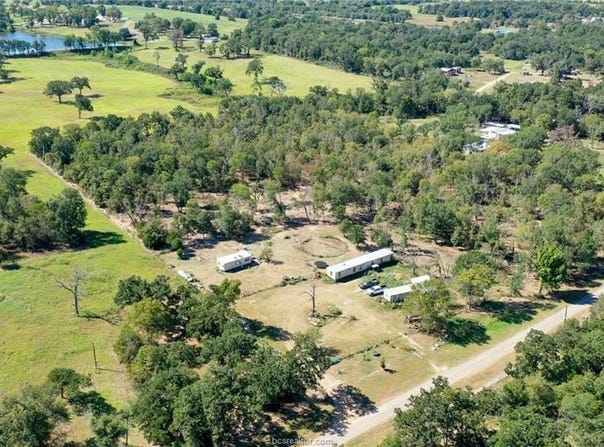 9486 Puddin Lane, Madisonville, TX 77864