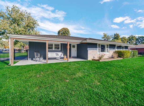 203 Bullseye Lake Road, Valparaiso, IN 46383