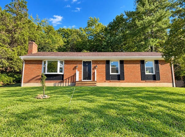 5028 Sunny Side Dr, Roanoke, VA 24018