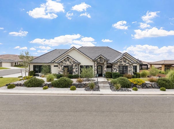 1876 N Mountain View Dr, Washington, UT 84780