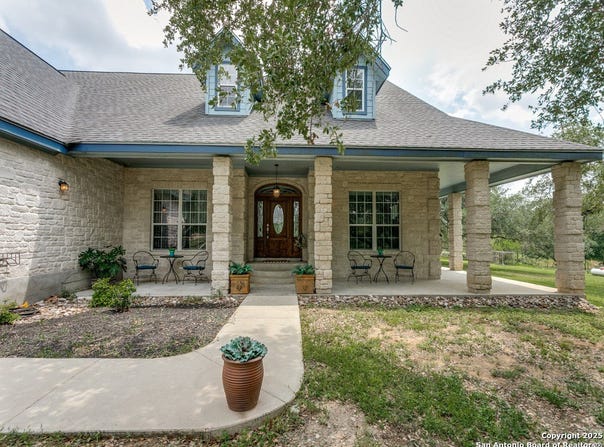 6840 S Loop 1604, Von Ormy, TX 78073