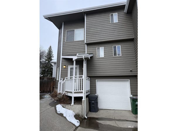 562 Deer Meadow, Moscow, ID 83843