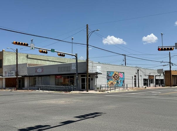 100 E Sealy, Monahans, TX 79756